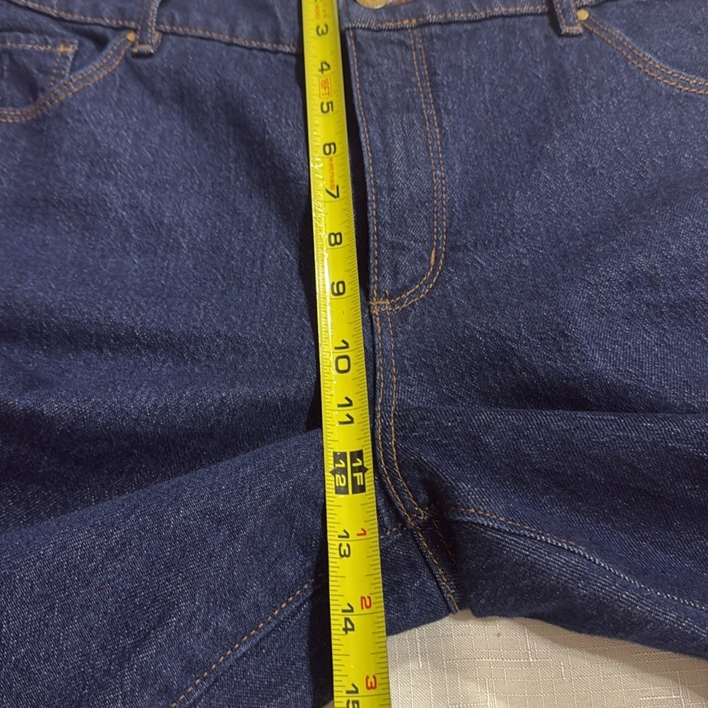 (R3) ANN TAYLOR
Wide-leg cargo jean with side pockets, size 12 P - Picture 9 of 16